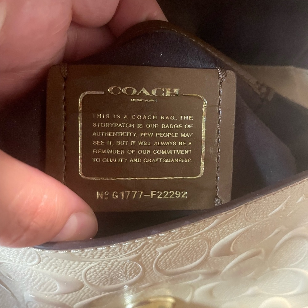 Authentic cream coach bag, cross body. Good condition.